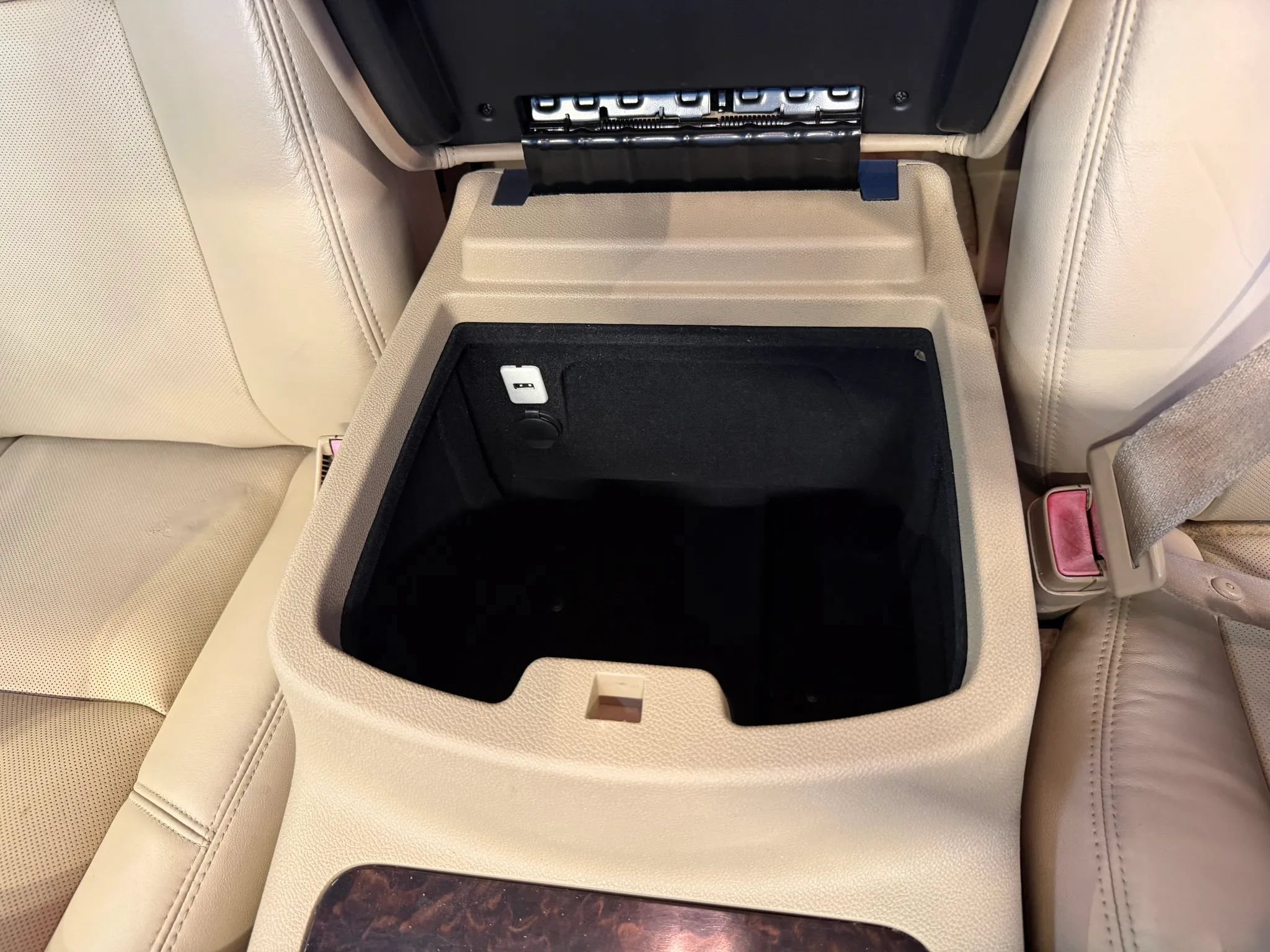 Used 2012 GMC Yukon Denali AWD/4WD image 27