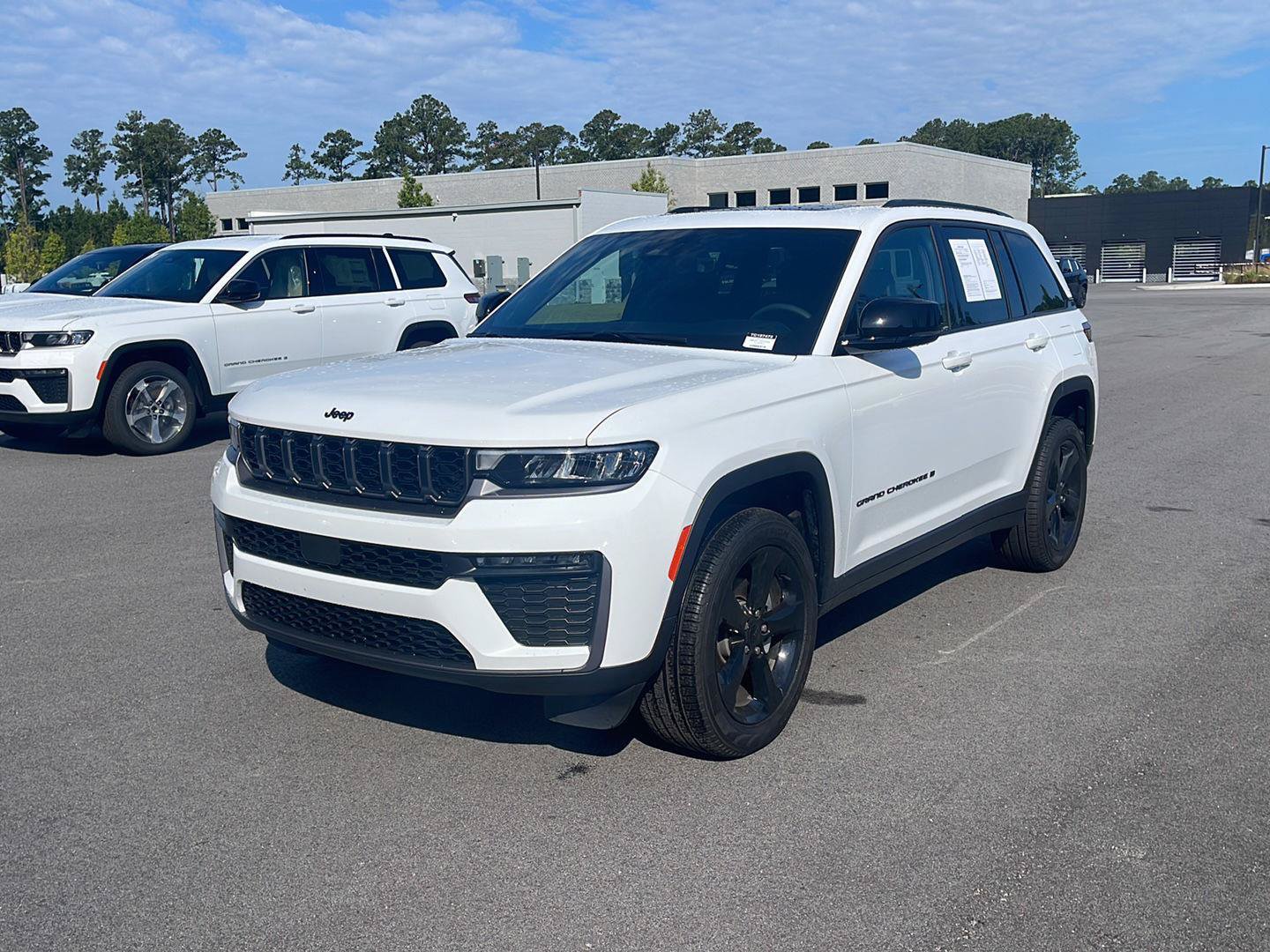 Used 2026 Jeep Grand Cherokee Limited w/ Limited Altitude Package RWD image 3