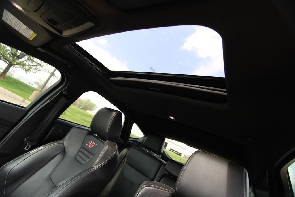 Used 2018 Ford Focus ST w/ Equipment Group 402A image 12