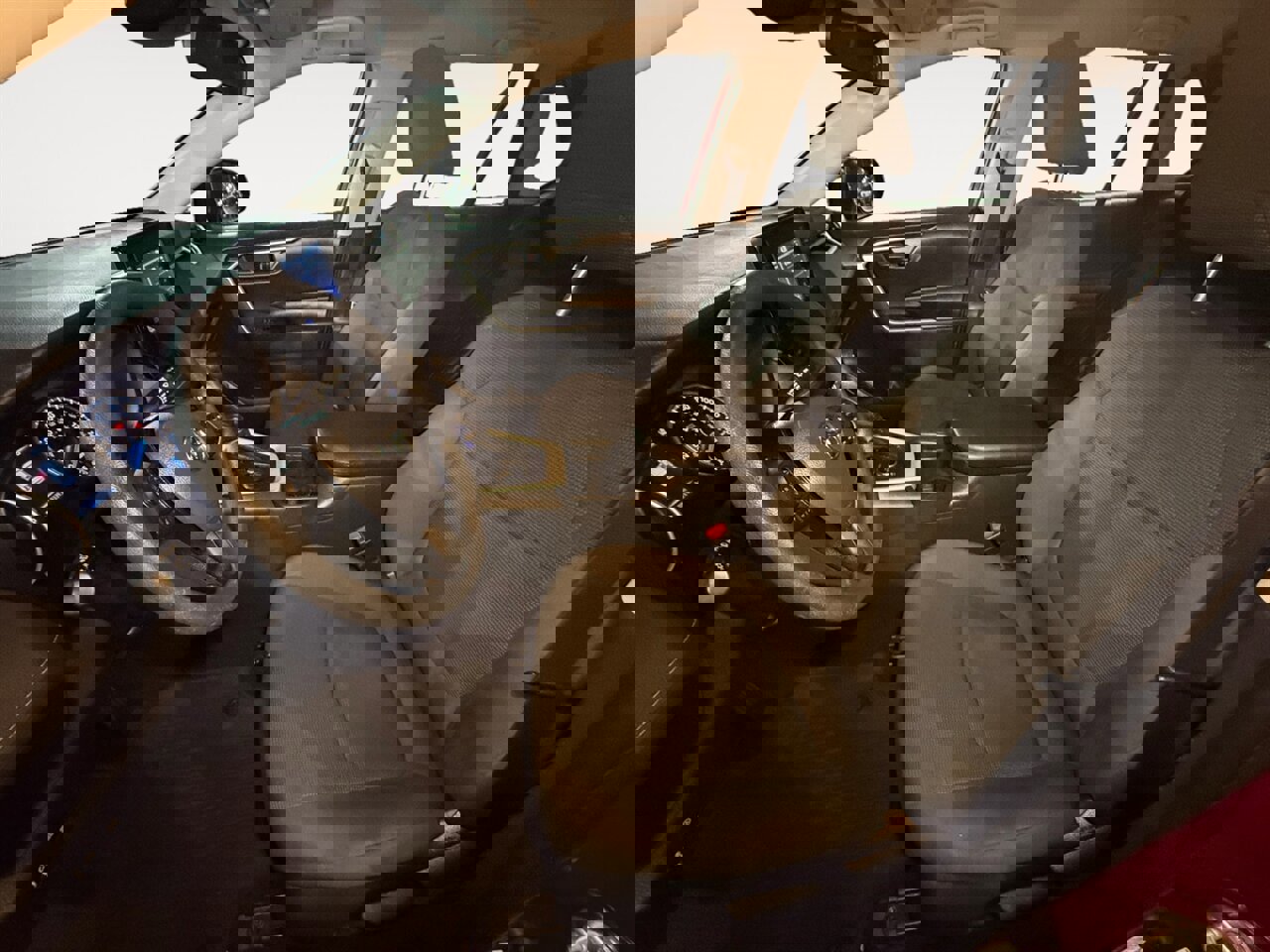 Used 2021 Toyota RAV4 LE image 10