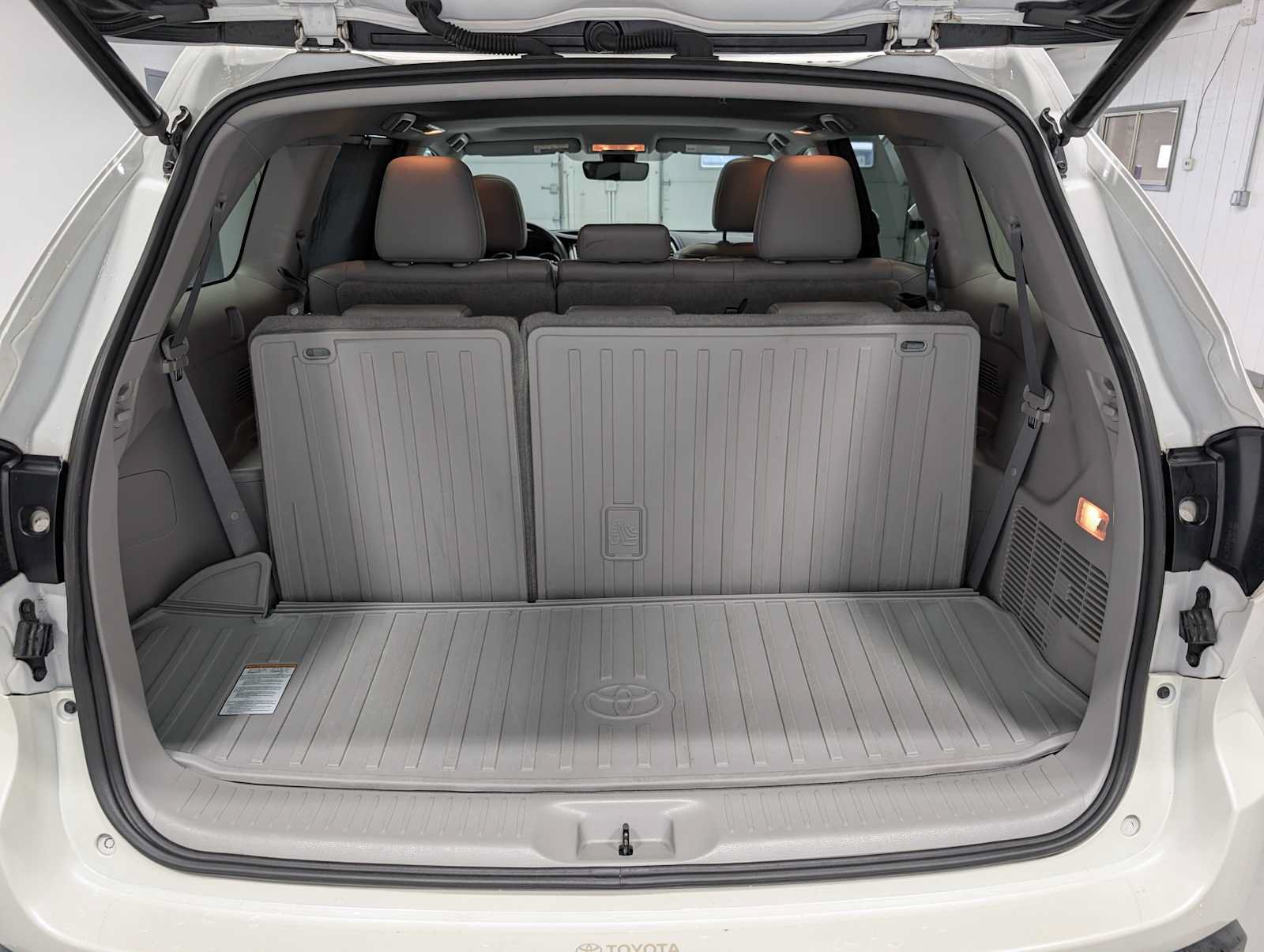 Used 2019 Toyota Highlander XLE AWD/4WD image 7