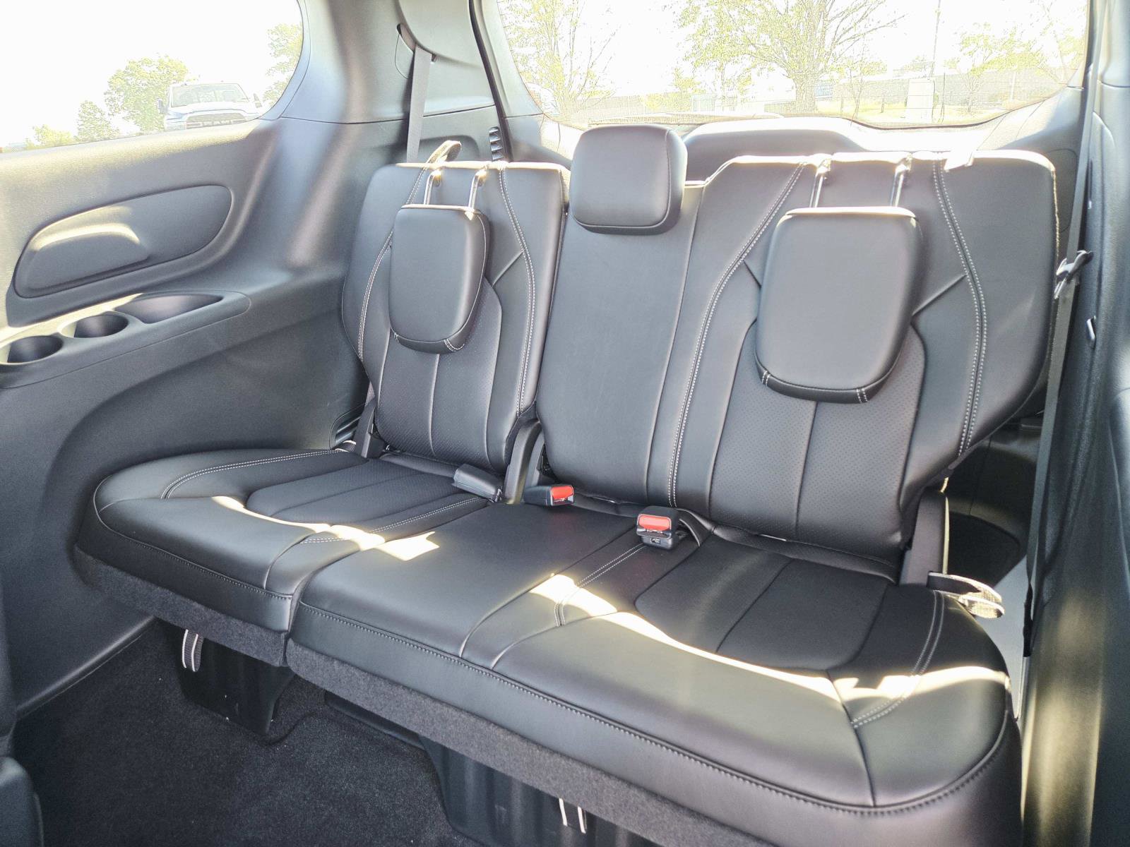 New 2026 Chrysler Pacifica Select image 13