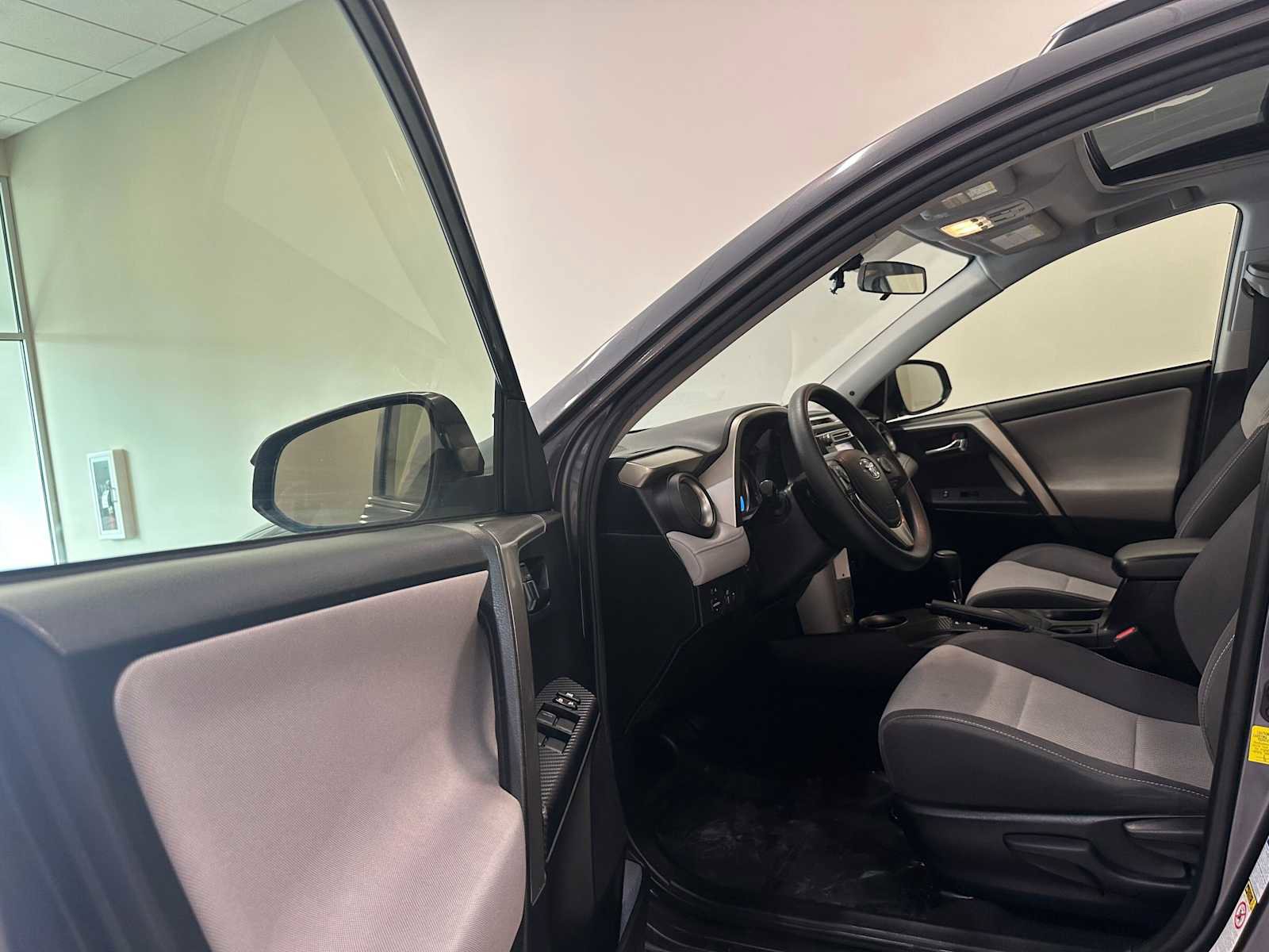 Used 2014 Toyota RAV4 XLE image 21