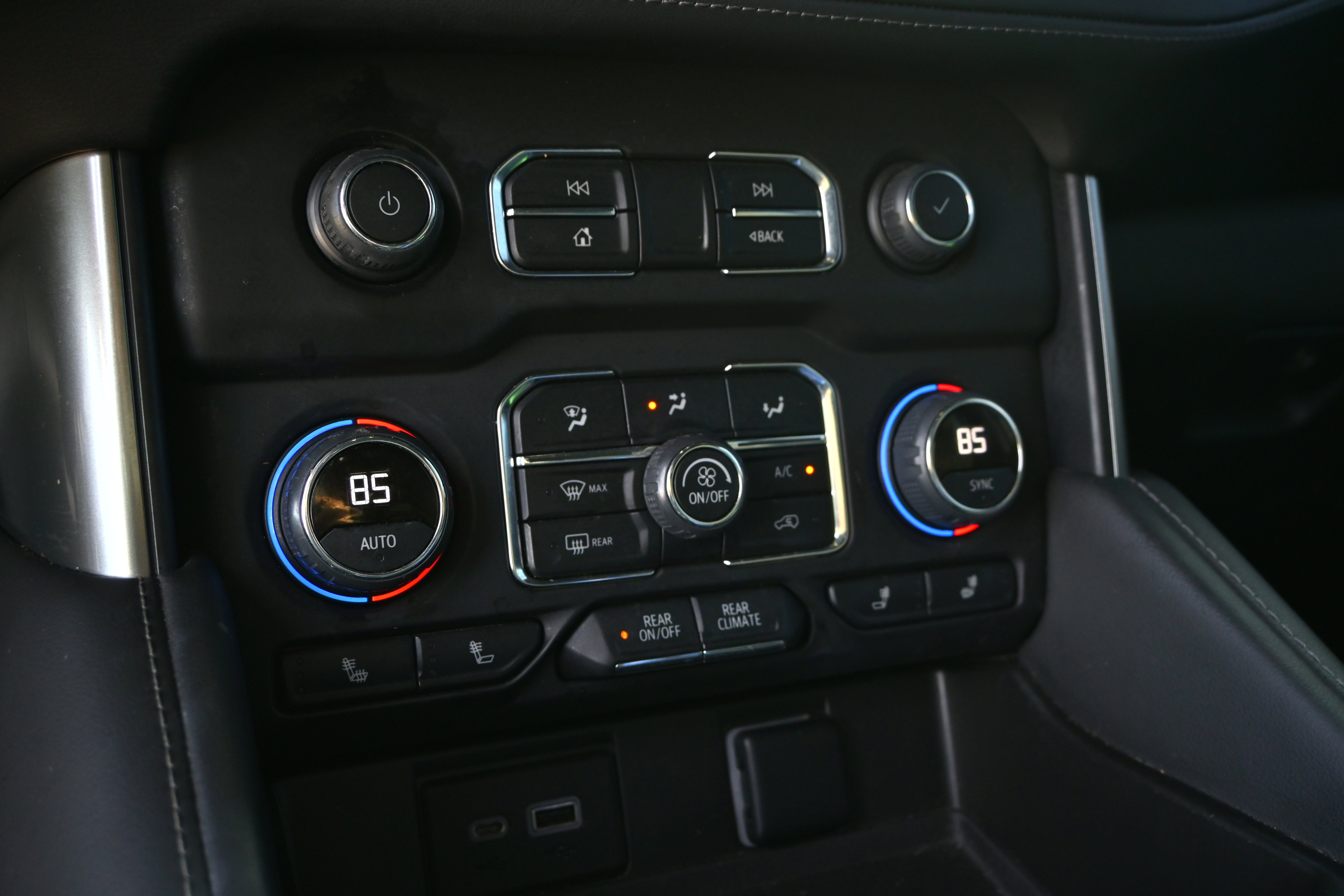 Used 2022 Chevrolet Suburban Z71 image 34