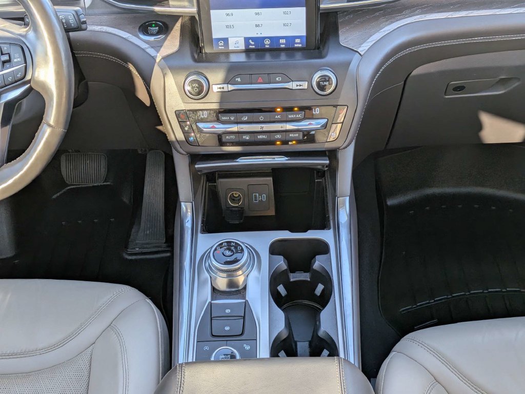 Used 2020 Ford Explorer Platinum w/ Premium Technology Package AWD/4WD image 17