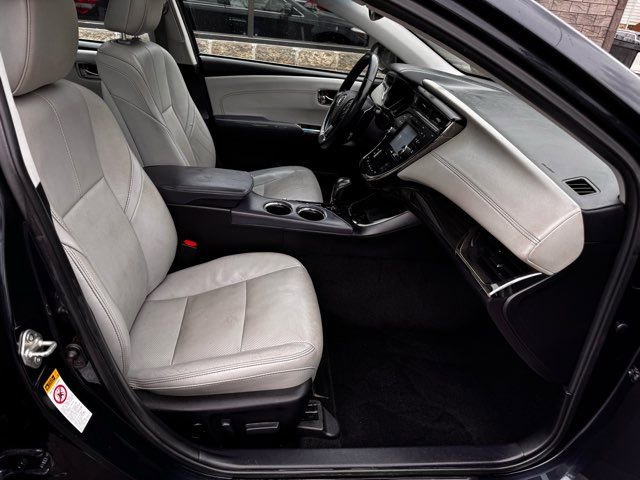 Used 2015 Toyota Avalon Limited w/ Technology Package FWD image 32