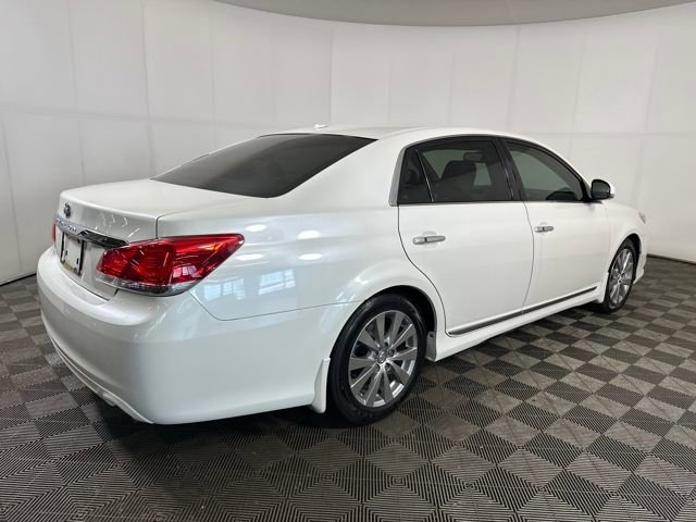 Used 2011 Toyota Avalon Limited image 3