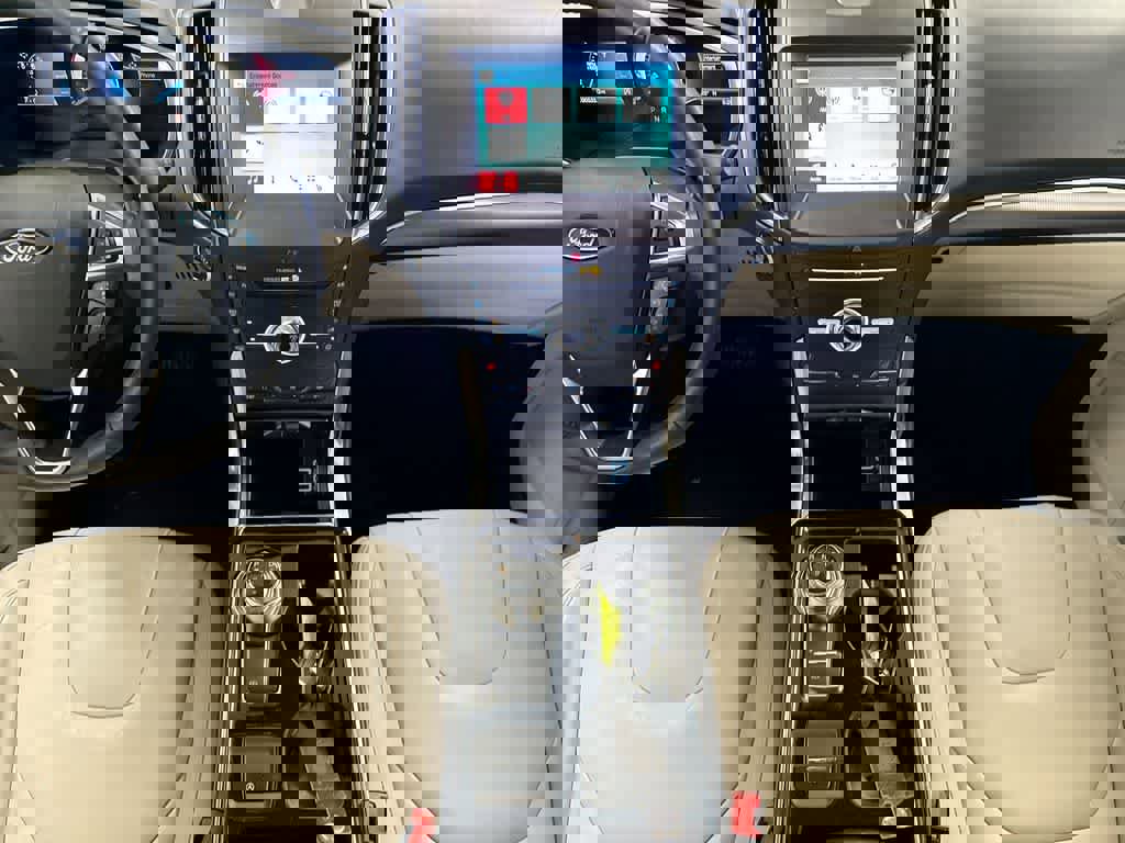 Used 2019 Ford Edge Titanium image 28