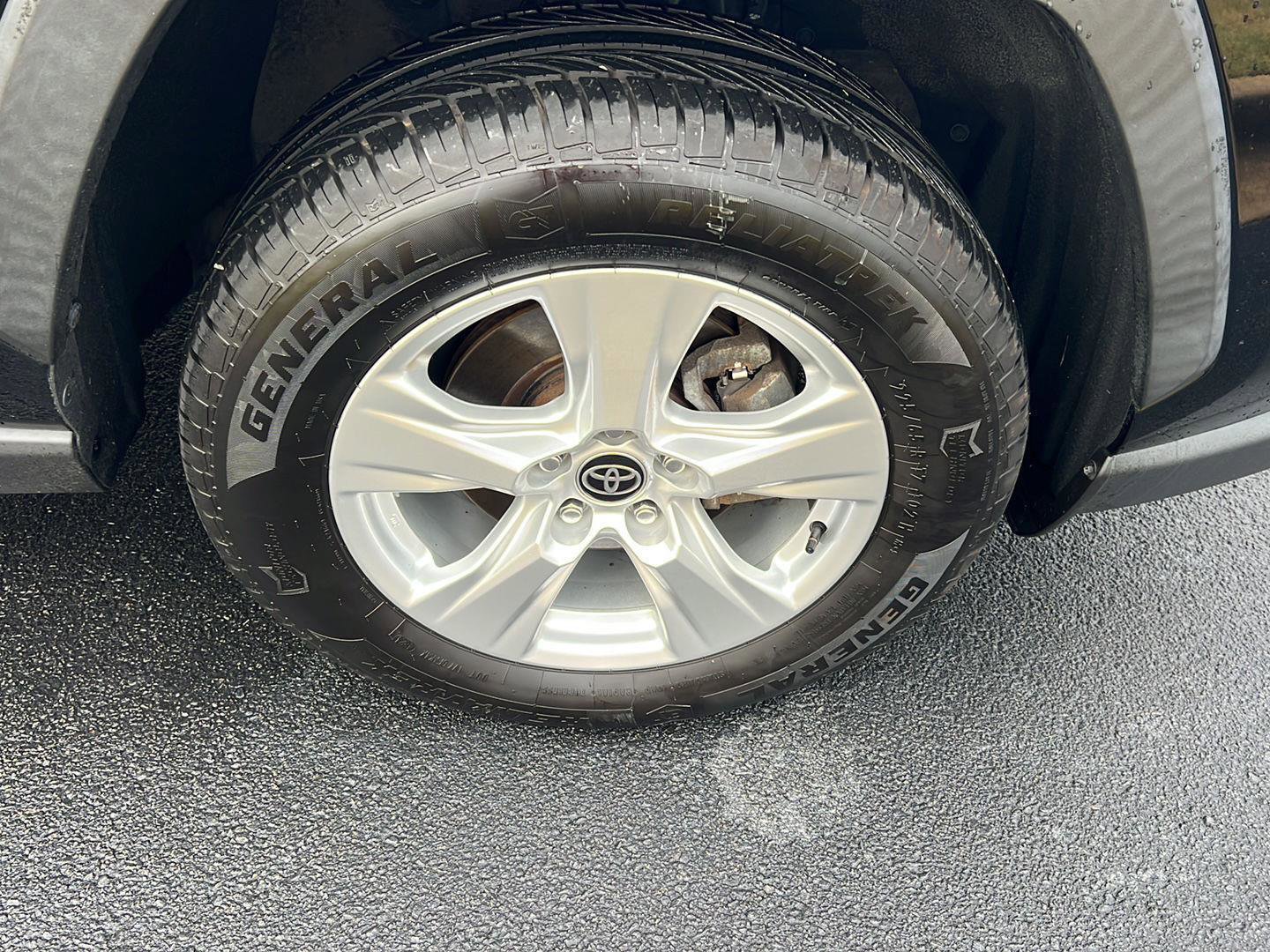 Used 2021 Toyota RAV4 XLE image 39