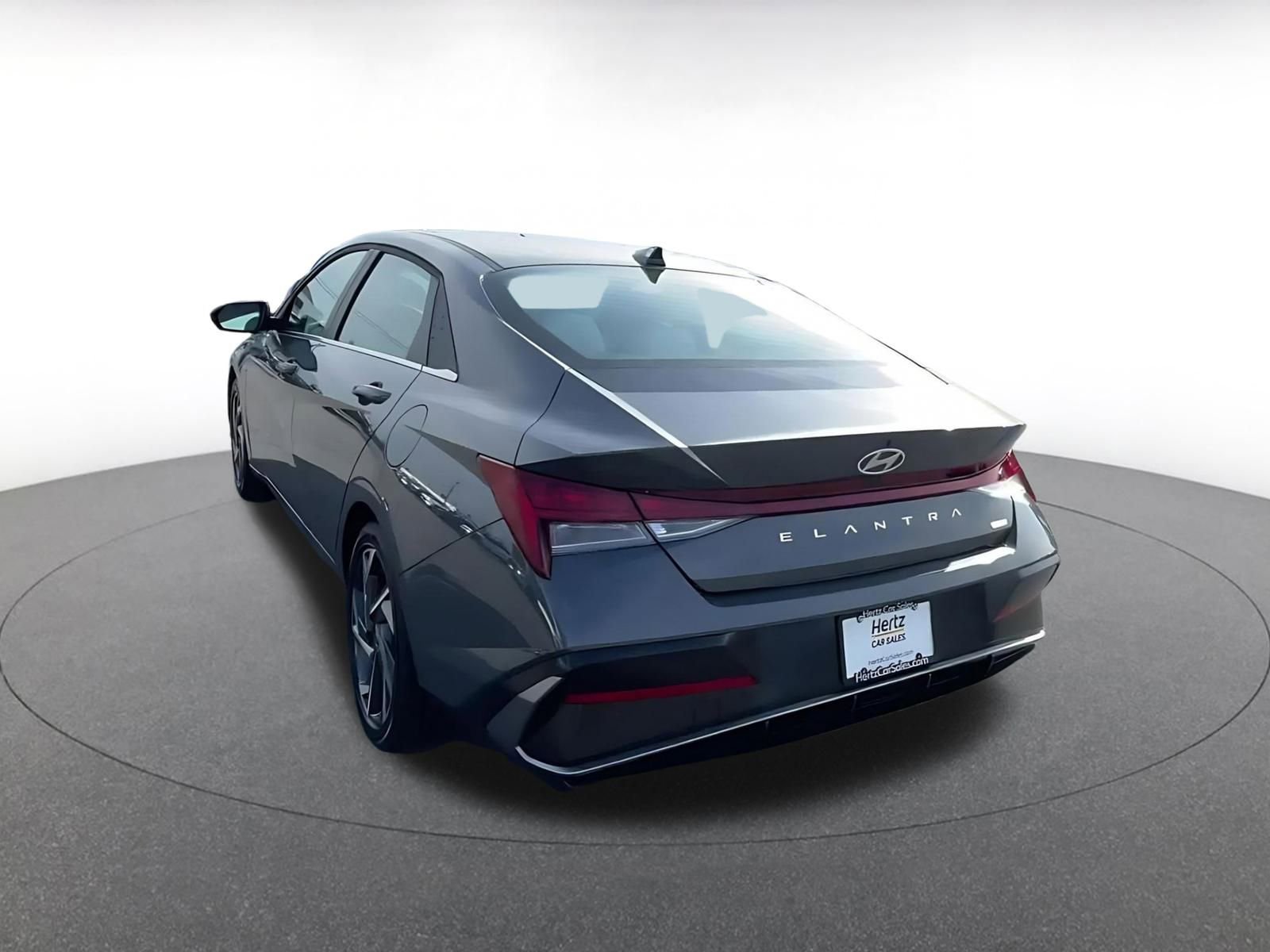 Used 2025 Hyundai Elantra Limited image 11