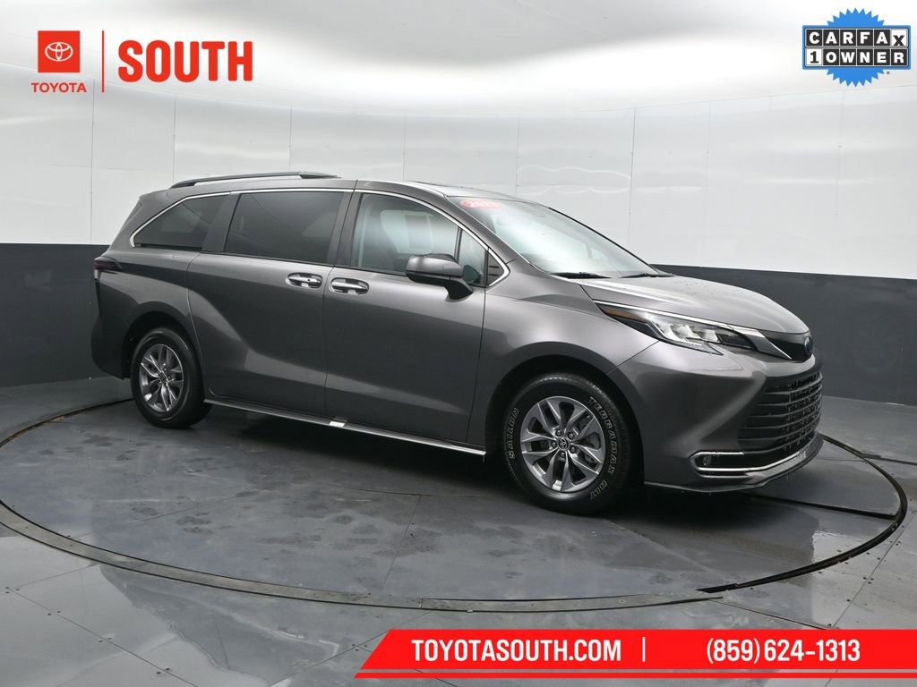 Used 2023 Toyota Sienna XLE image 4