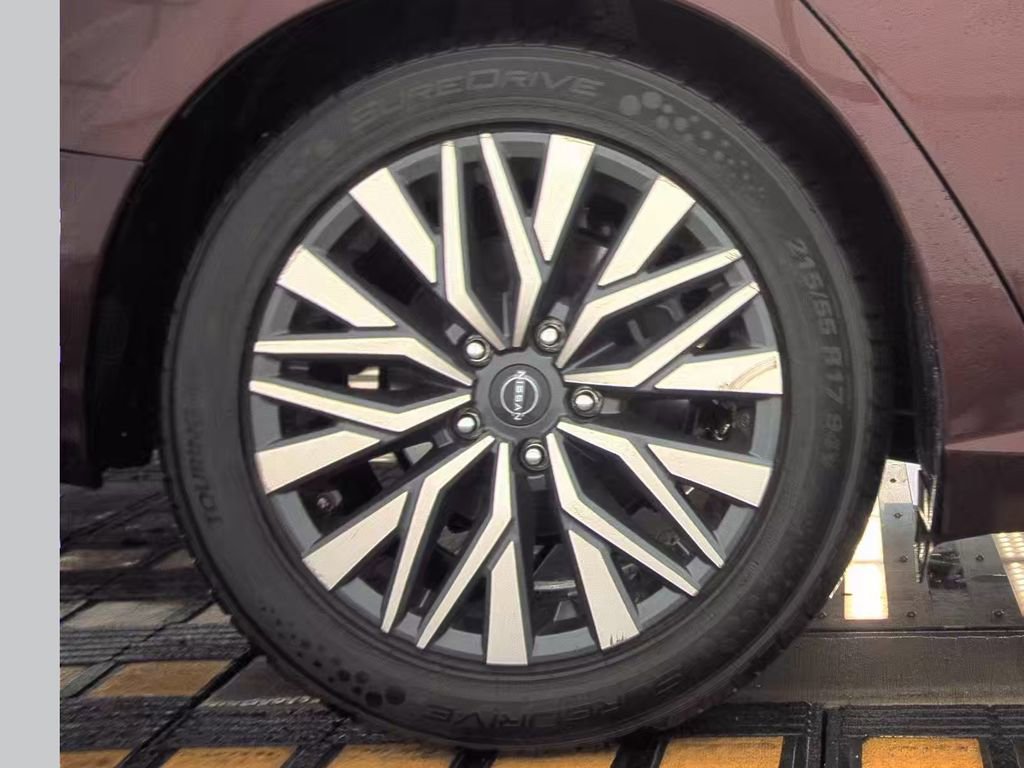 Used 2024 Nissan Altima 2.5 SV image 12