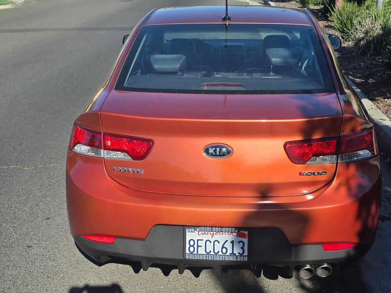 Used 2010 Kia Forte Koup SX w/ Leather Pkg FWD image 5