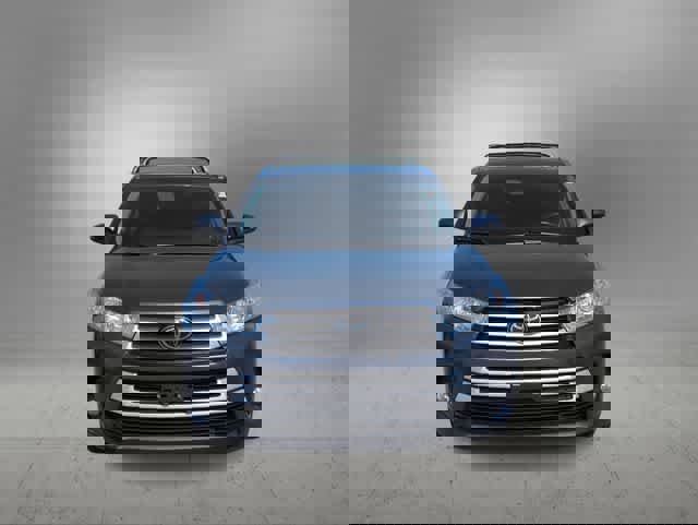 Used 2019 Toyota Highlander XLE image 3