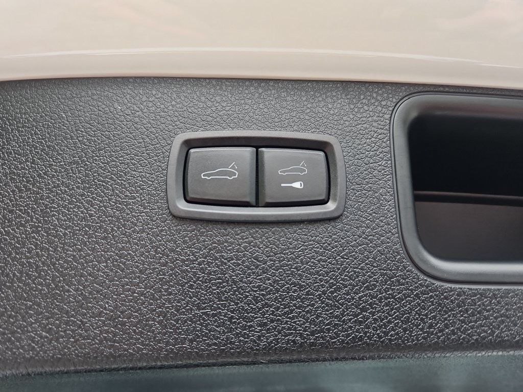 Certified 2023 Porsche Macan S AWD/4WD image 27