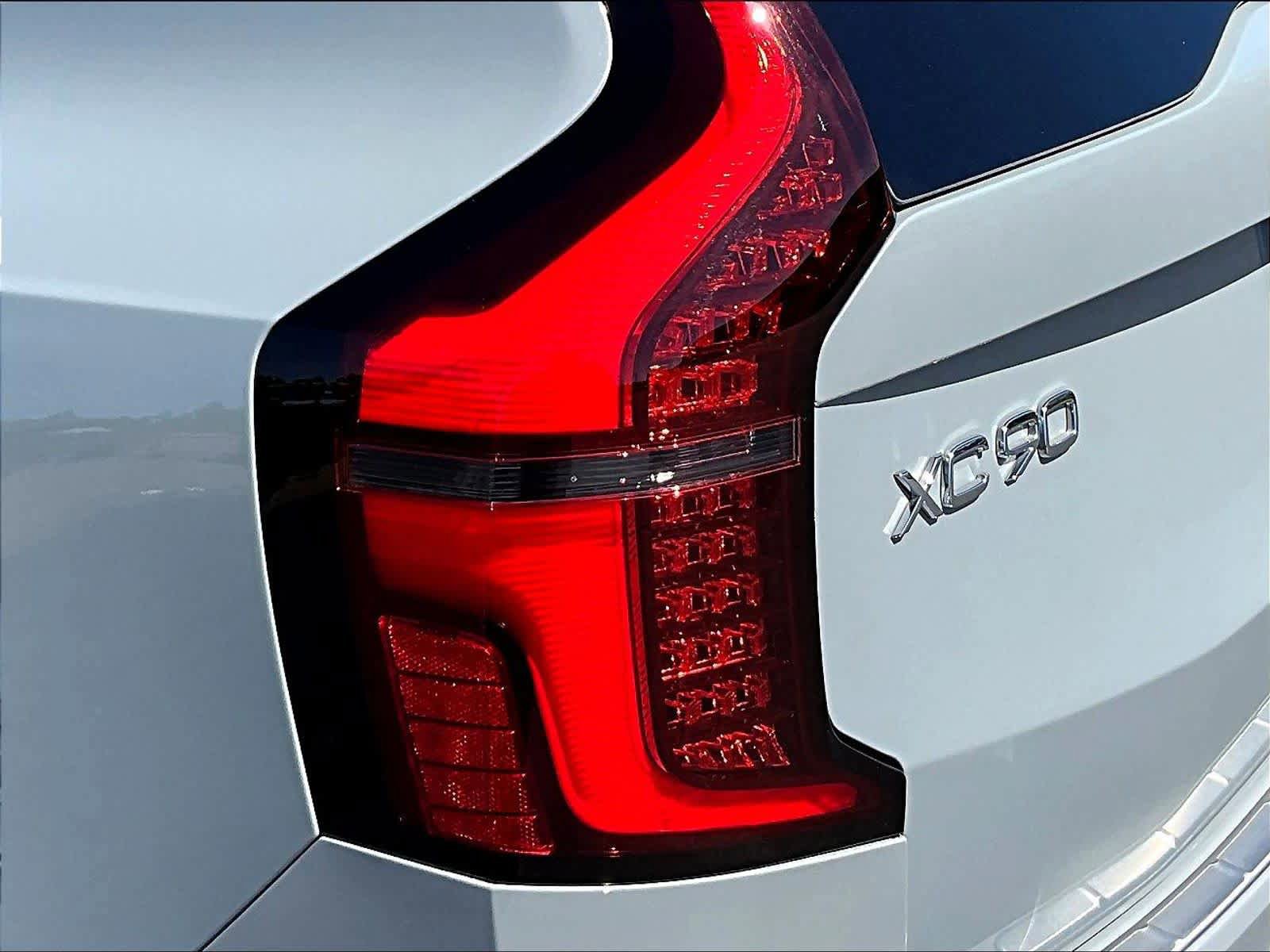 Used 2026 Volvo XC90 T8 Plus w/ Protection Package Premier image 32