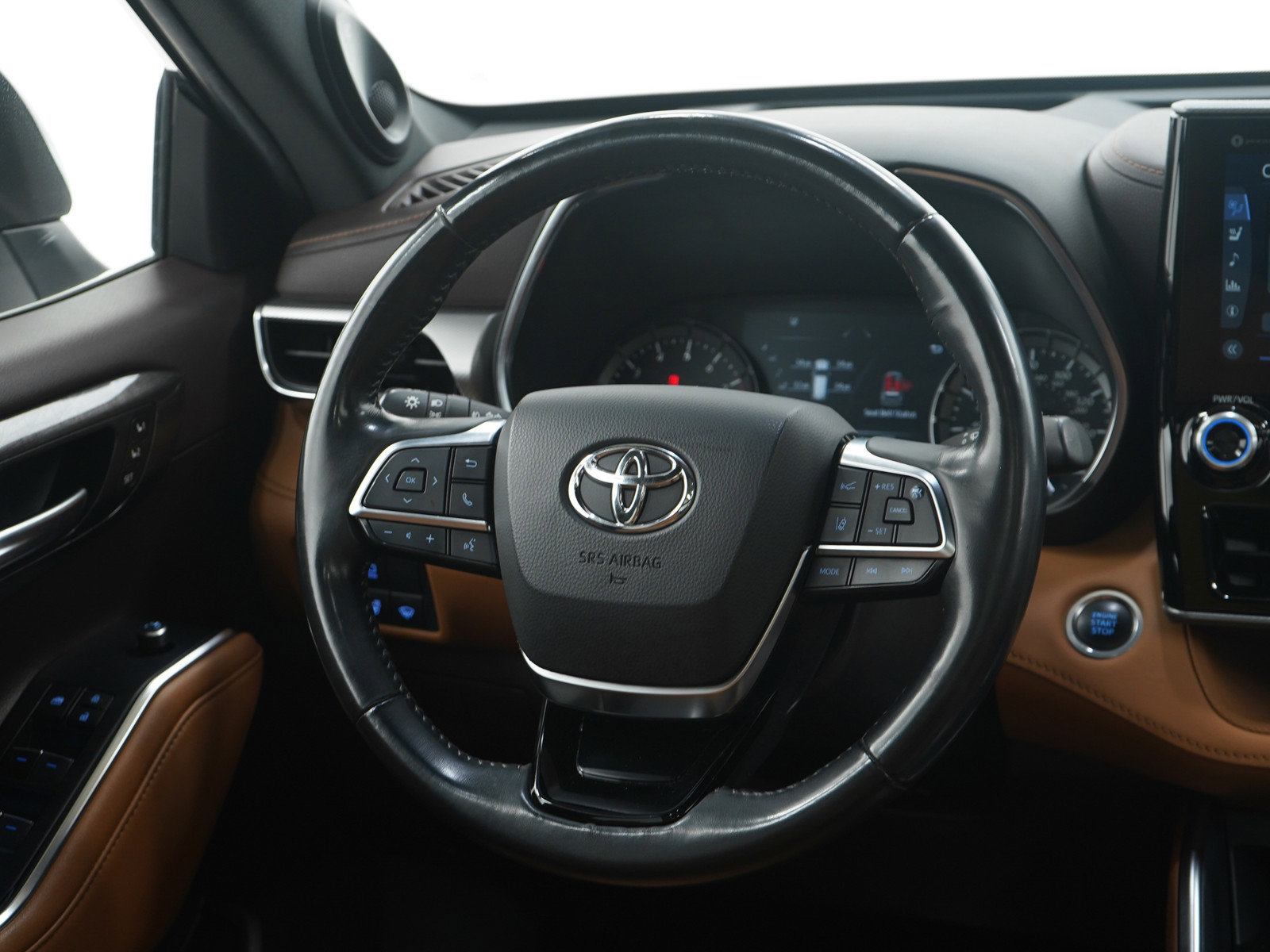 Used 2020 Toyota Highlander Platinum image 16