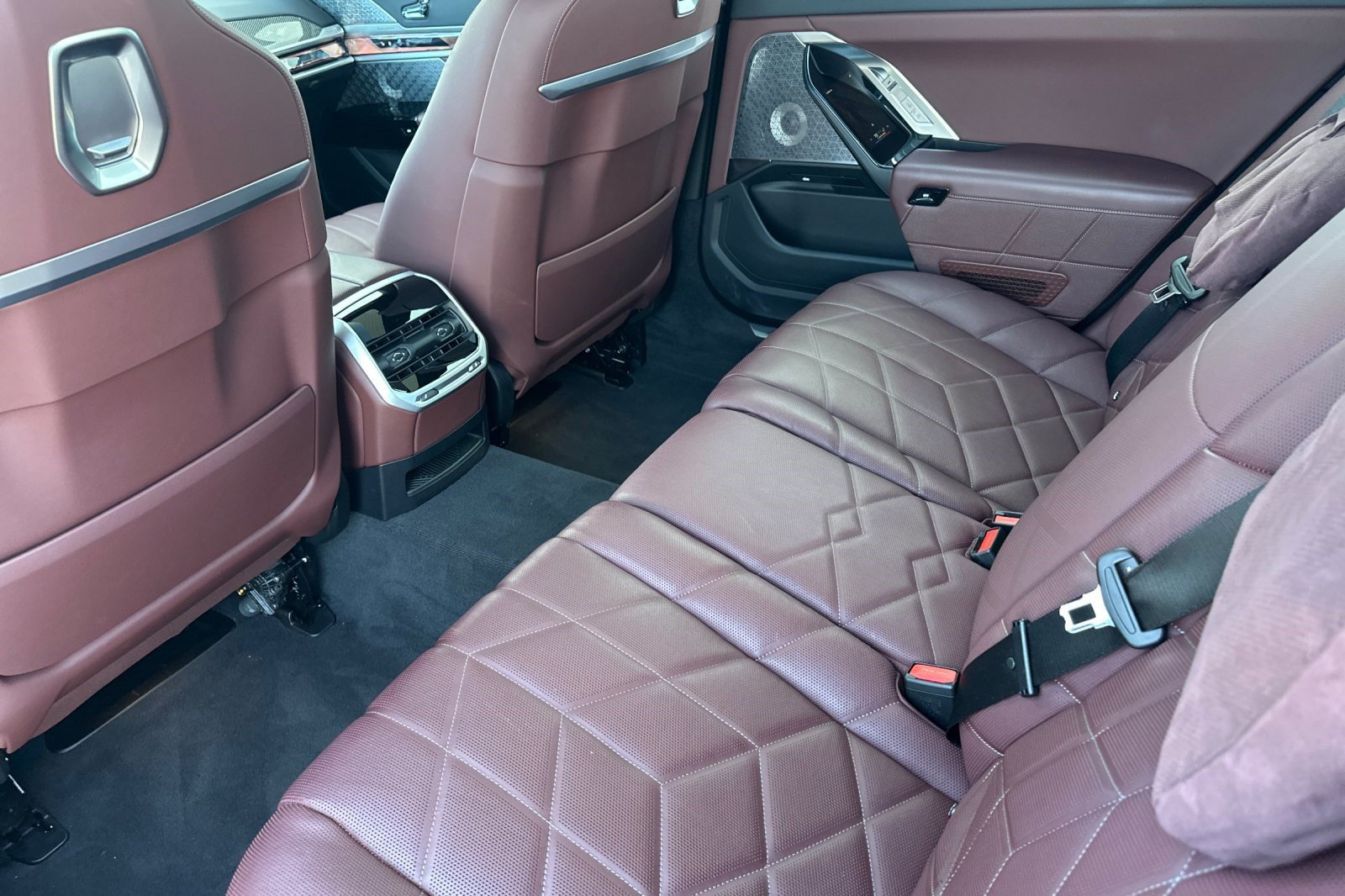 Certified 2023 BMW i7 xDrive60 AWD/4WD image 29