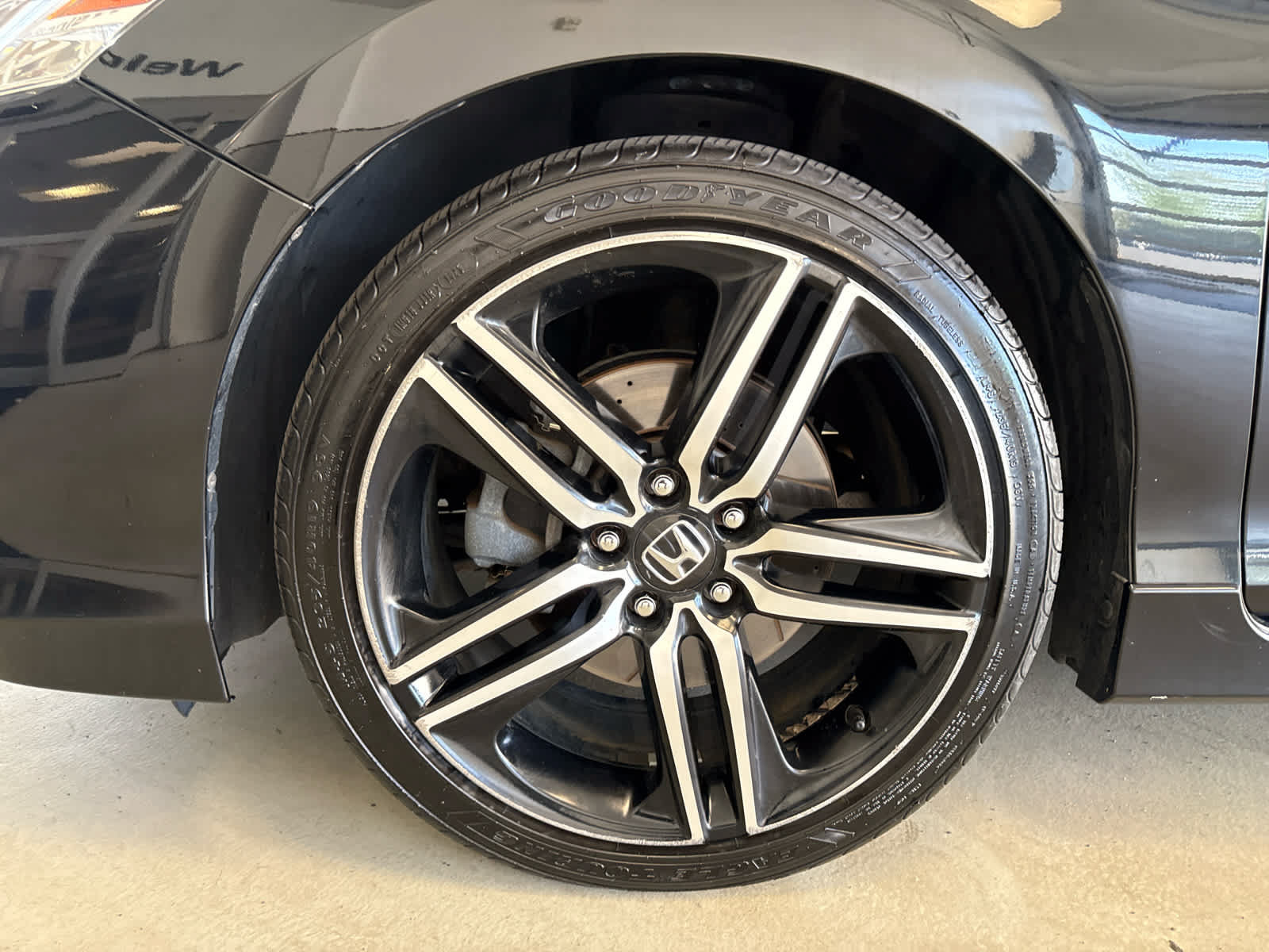 Used 2017 Honda Accord Touring image 5