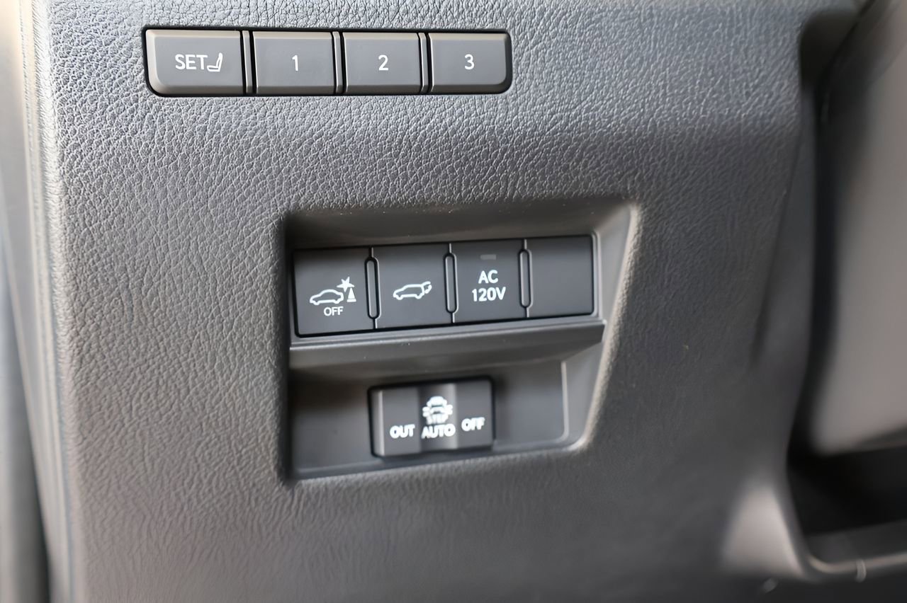 Used 2025 Lexus GX 550 w/ Cold Area Package AWD/4WD image 22