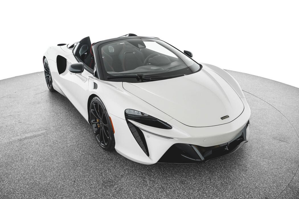 Used 2025 McLaren Artura Spider RWD image 50
