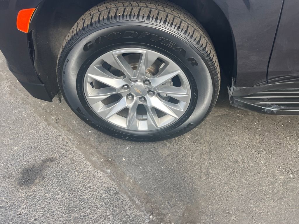 Used 2023 Chevrolet Suburban Premier image 36