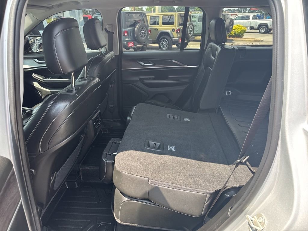 Used 2024 Jeep Grand Cherokee Limited w/ Black Appearance Package image 22