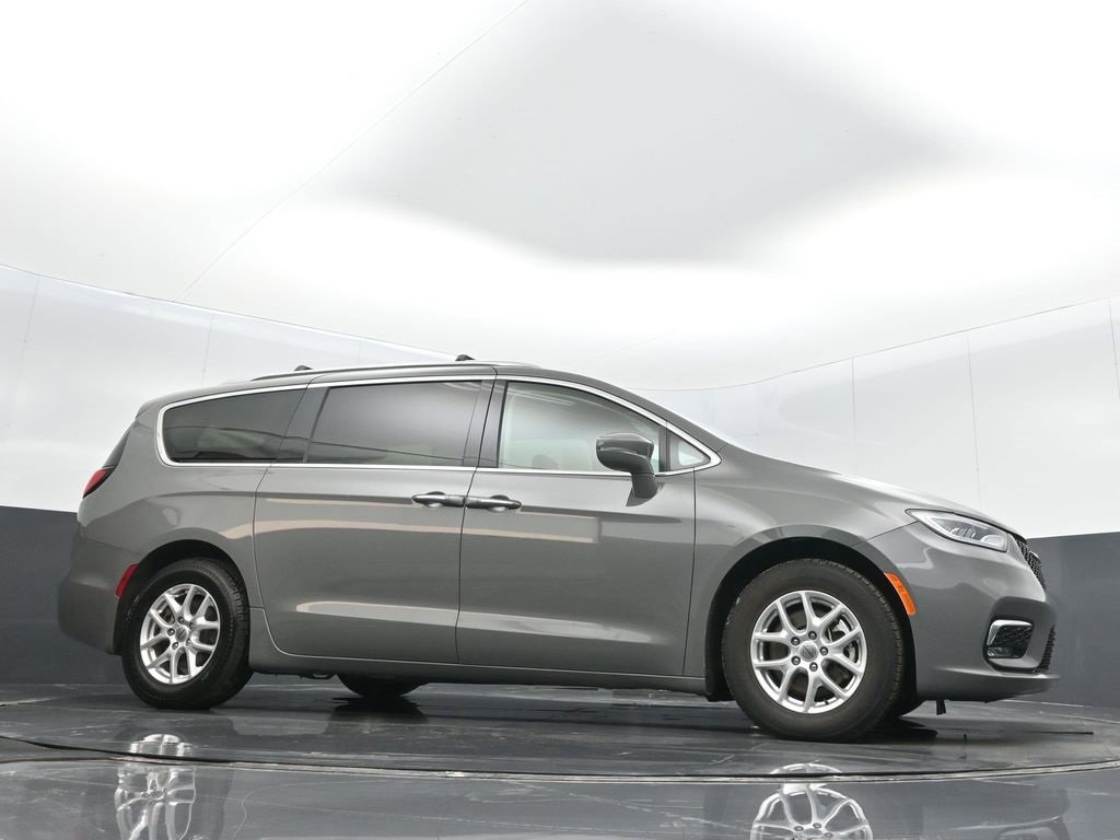 Used 2021 Chrysler Pacifica Touring-L image 29