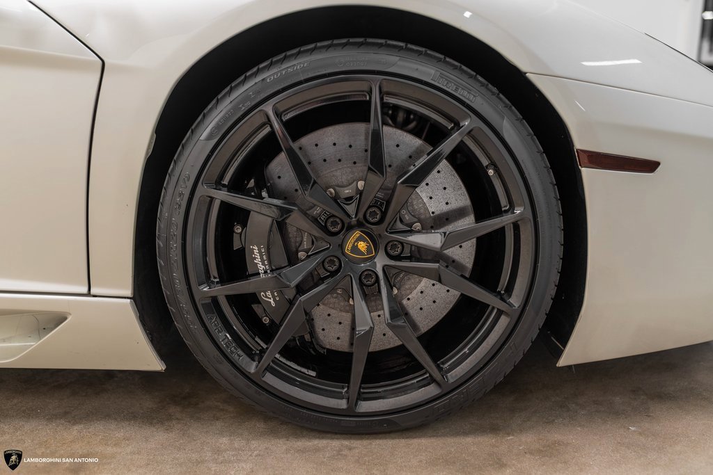 Used 2015 Lamborghini Aventador LP 700-4 image 17