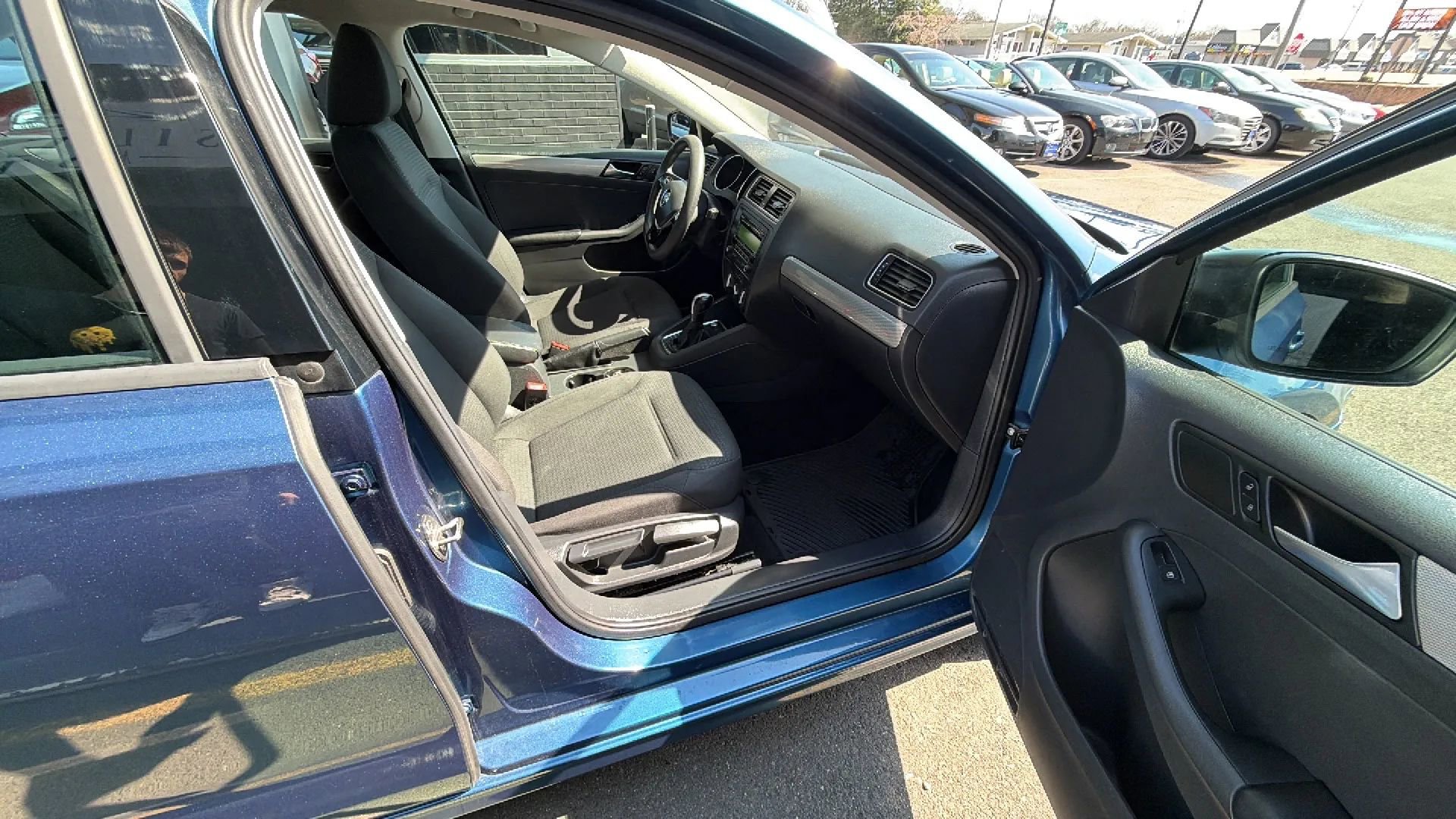 Used 2015 Volkswagen Jetta SE image 24