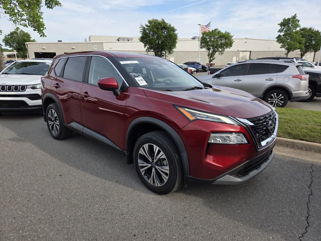 Used 2023 Nissan Rogue SV FWD image 2