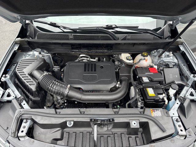 Used 2023 GMC Acadia SLE w/ Driver Convenience Package image 32