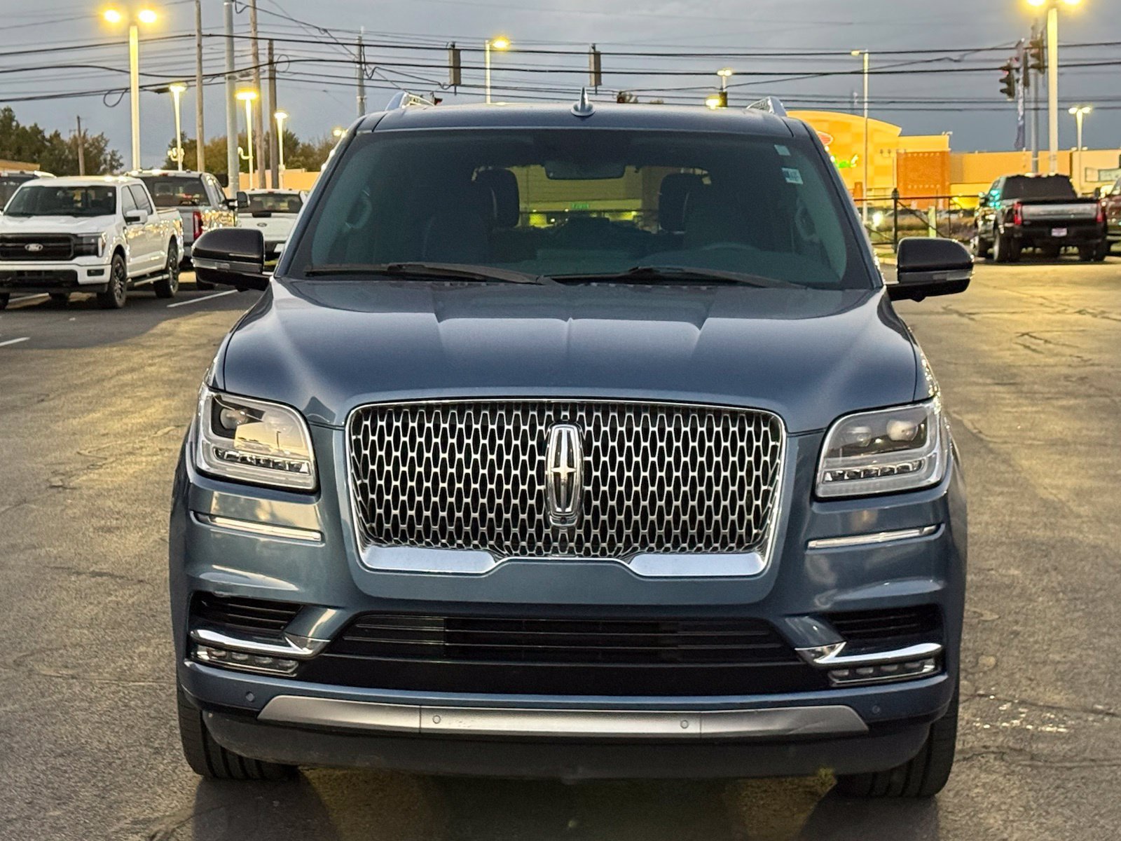 Used 2018 Lincoln Navigator Select RWD image 9