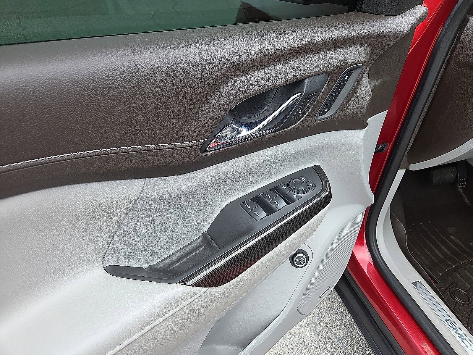 Used 2021 GMC Acadia SLT w/ Preferred Package image 16