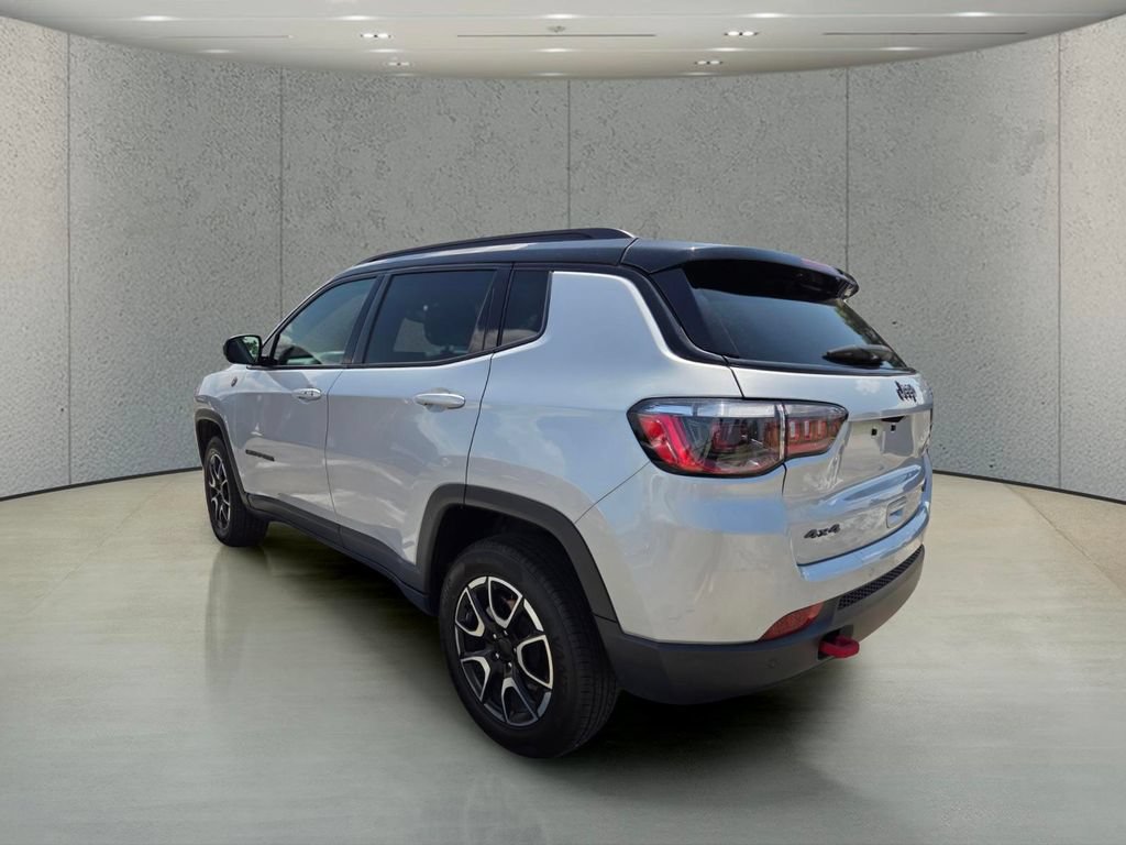 Used 2024 Jeep Compass Trailhawk AWD/4WD image 3