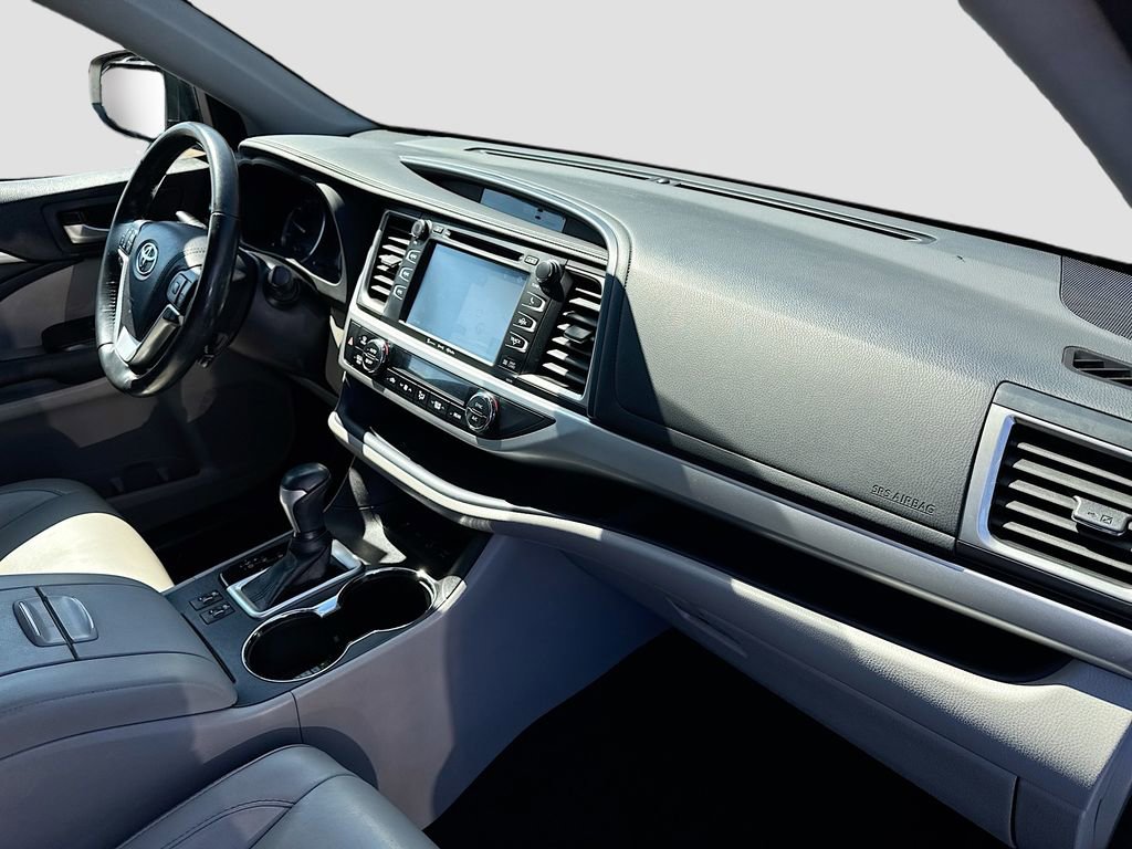 Used 2018 Toyota Highlander XLE AWD/4WD image 30