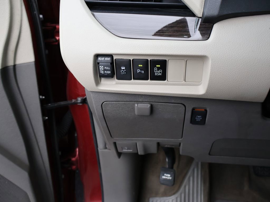 Used 2015 Toyota Sienna XLE Premium image 39