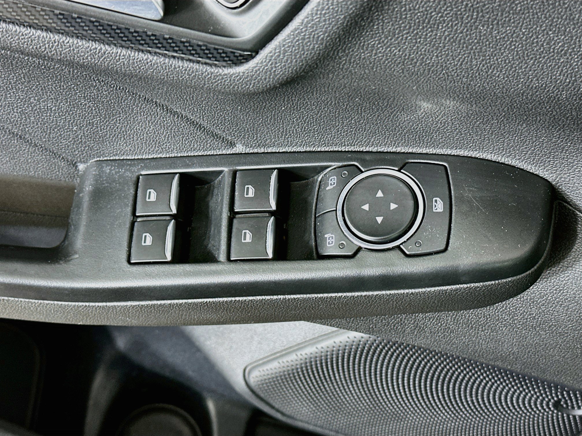 Used 2025 Ford Escape ST-Line FWD image 15