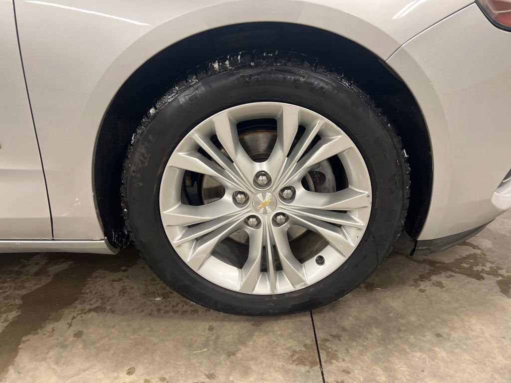 Used 2014 Chevrolet Impala LT w/ Convenience Package image 17