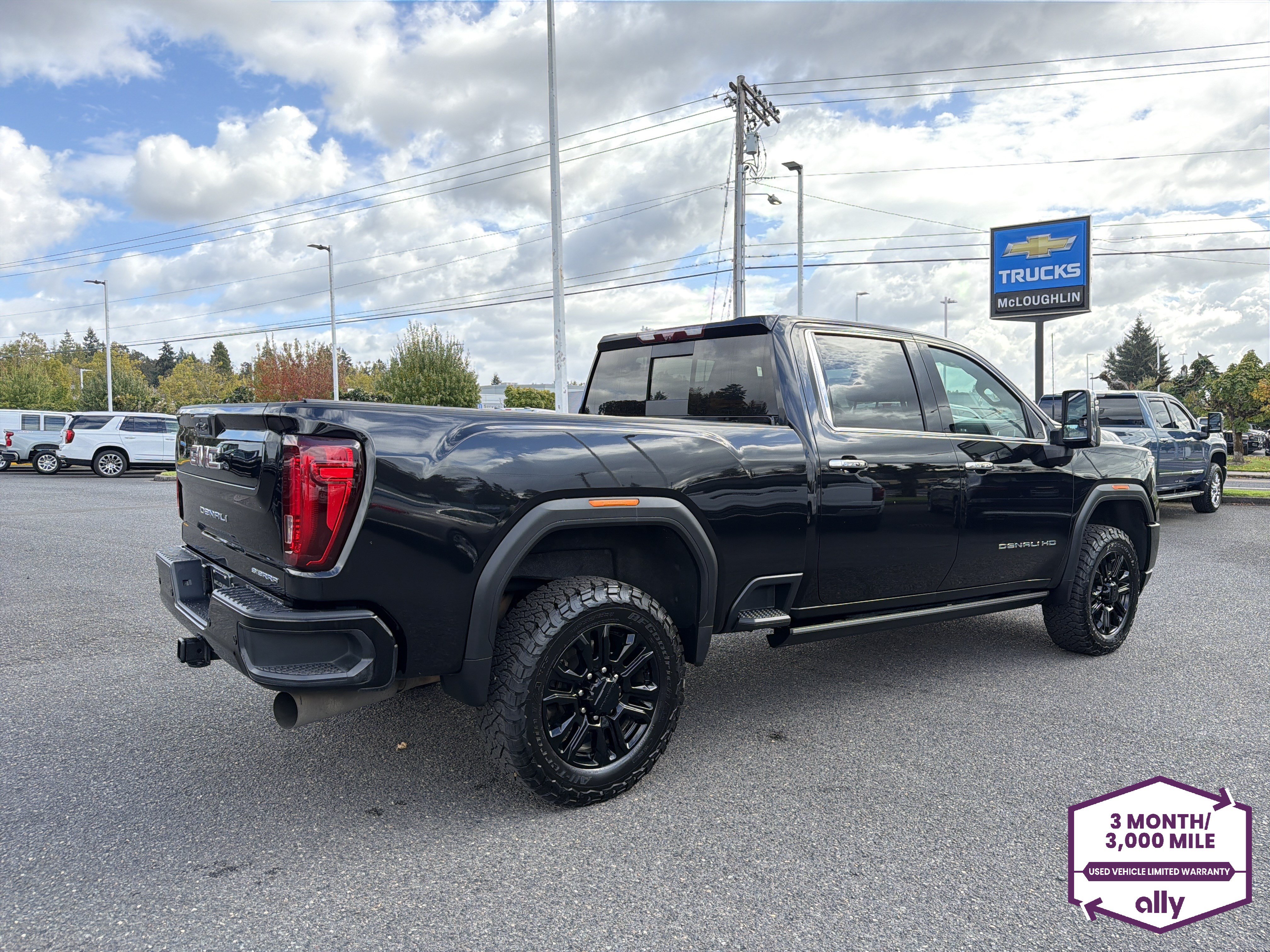 Used 2023 GMC Sierra 2500 Denali w/ Denali Black Diamond Edition AWD/4WD image 6