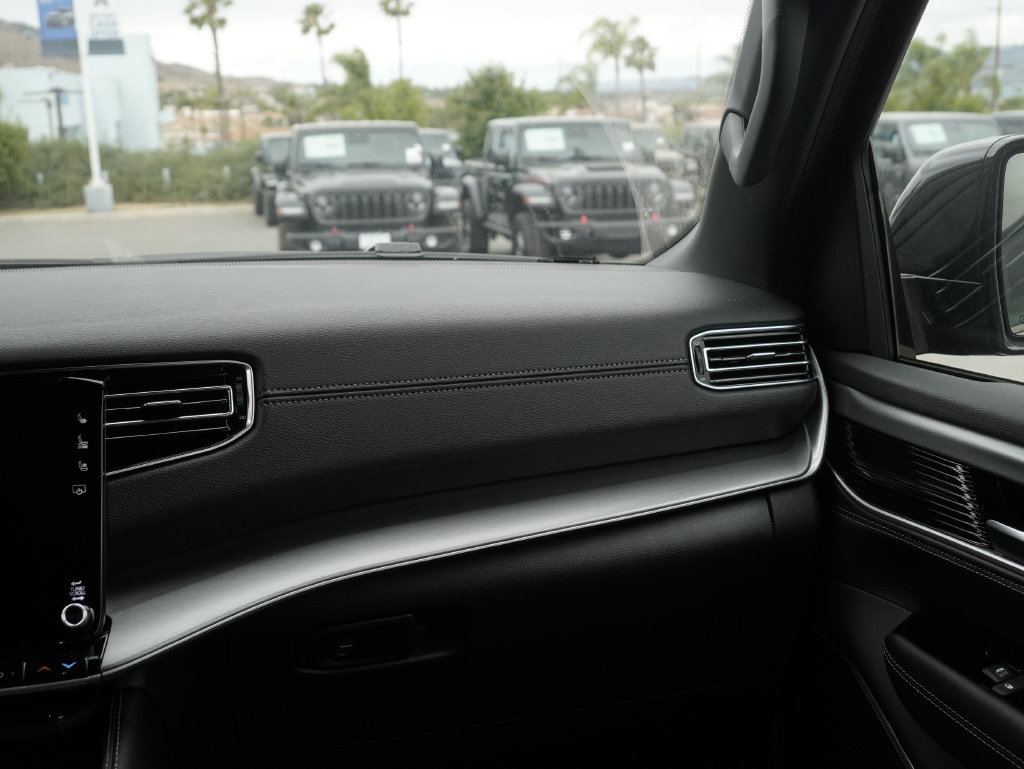 New 2026 Jeep Grand Wagoneer Limited AWD/4WD image 32