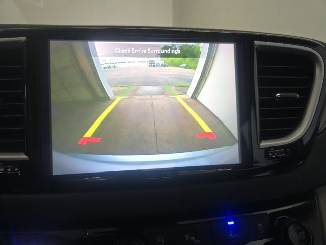 Used 2023 Chrysler Pacifica Touring-L FWD image 26