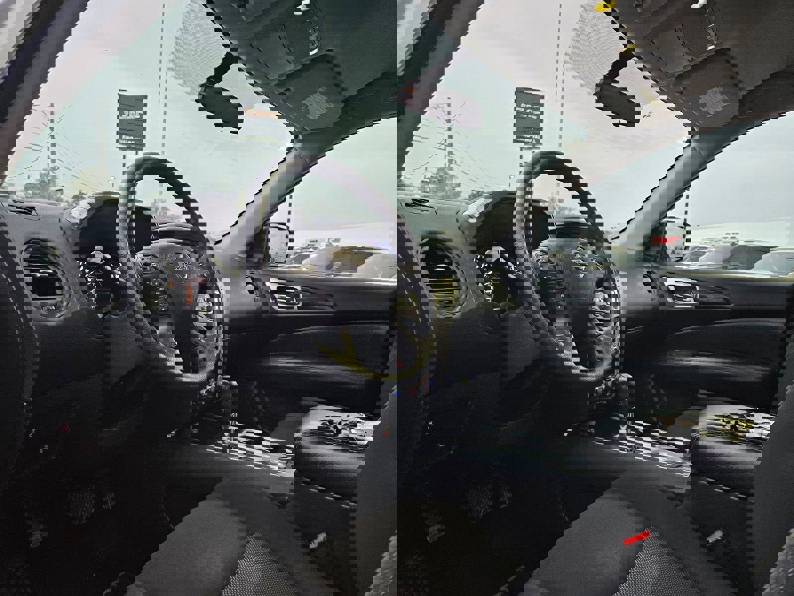 Used 2020 Nissan Pathfinder S image 9