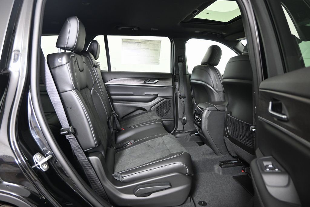 New 2026 Jeep Grand Cherokee L 4WD image 15