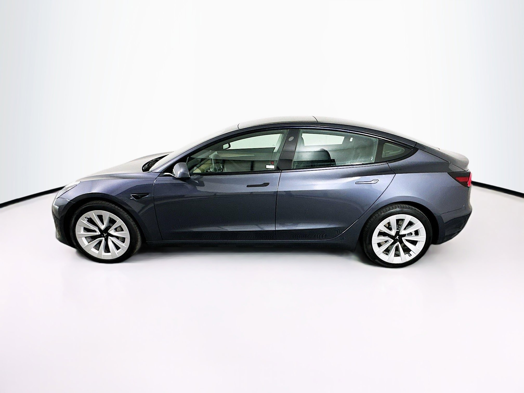 Used 2023 Tesla Model 3 Standard Range image 4
