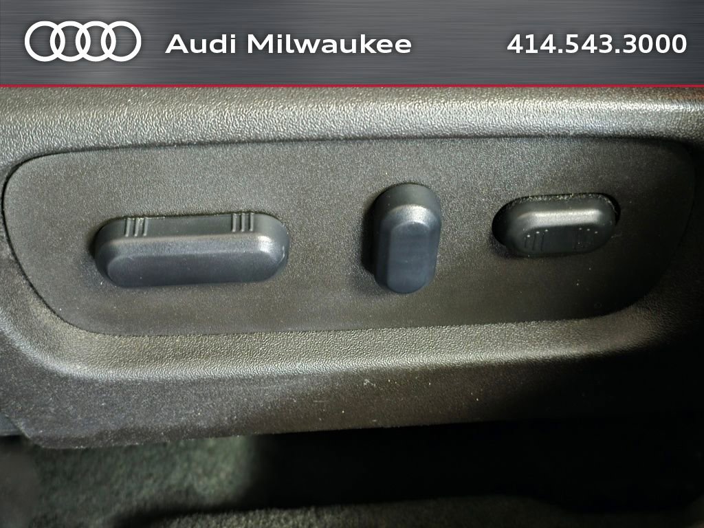 Used 2014 Ford Explorer XLT w/ Equipment Group 202A image 17