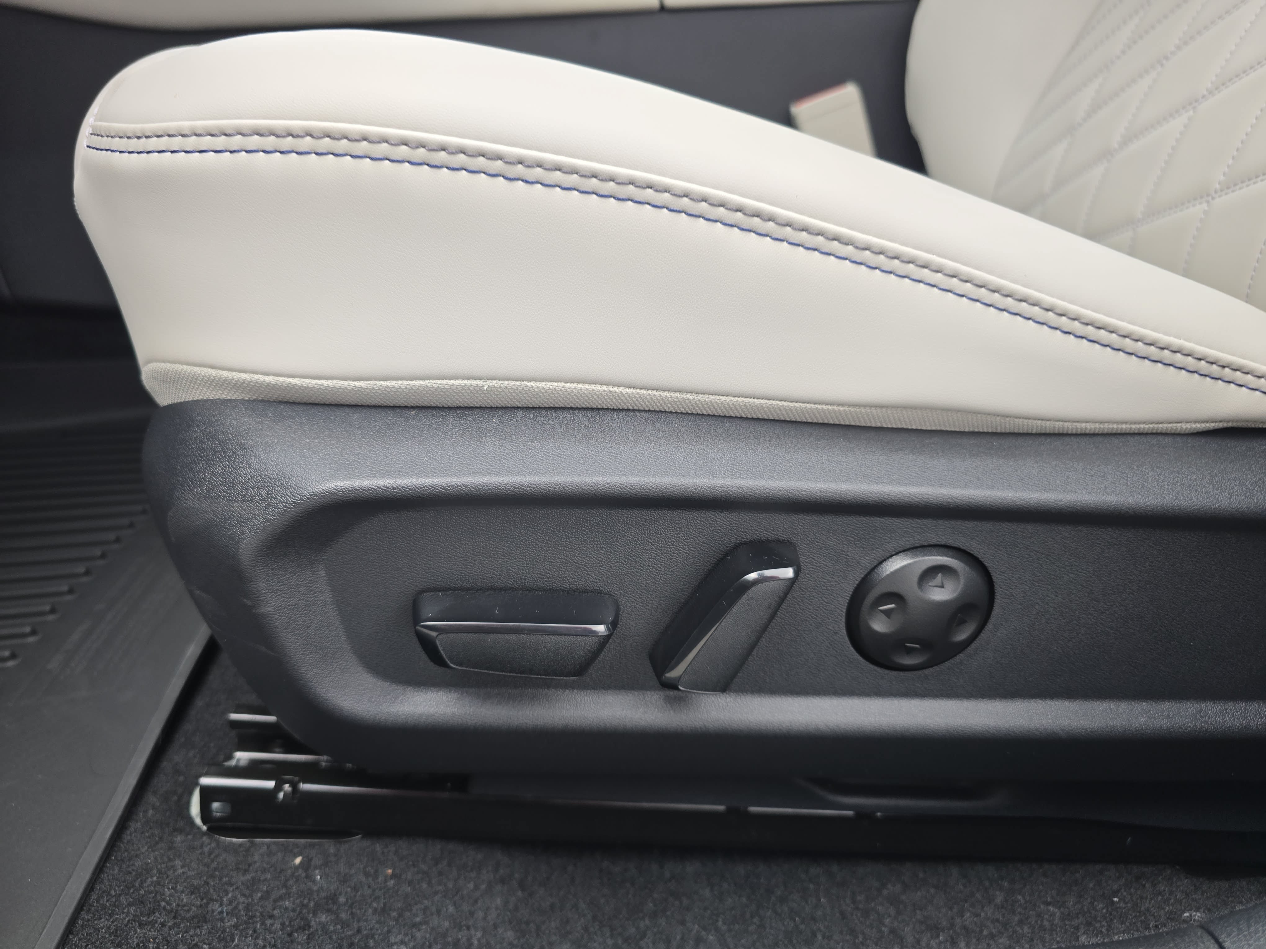New 2026 Nissan Sentra SL w/ Floor Mat Package FWD image 28