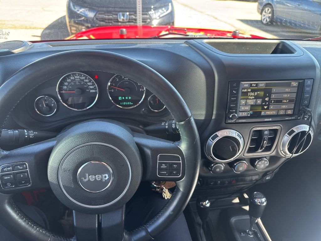 Used 2015 Jeep Wrangler Unlimited Sahara w/ Connectivity Group image 7
