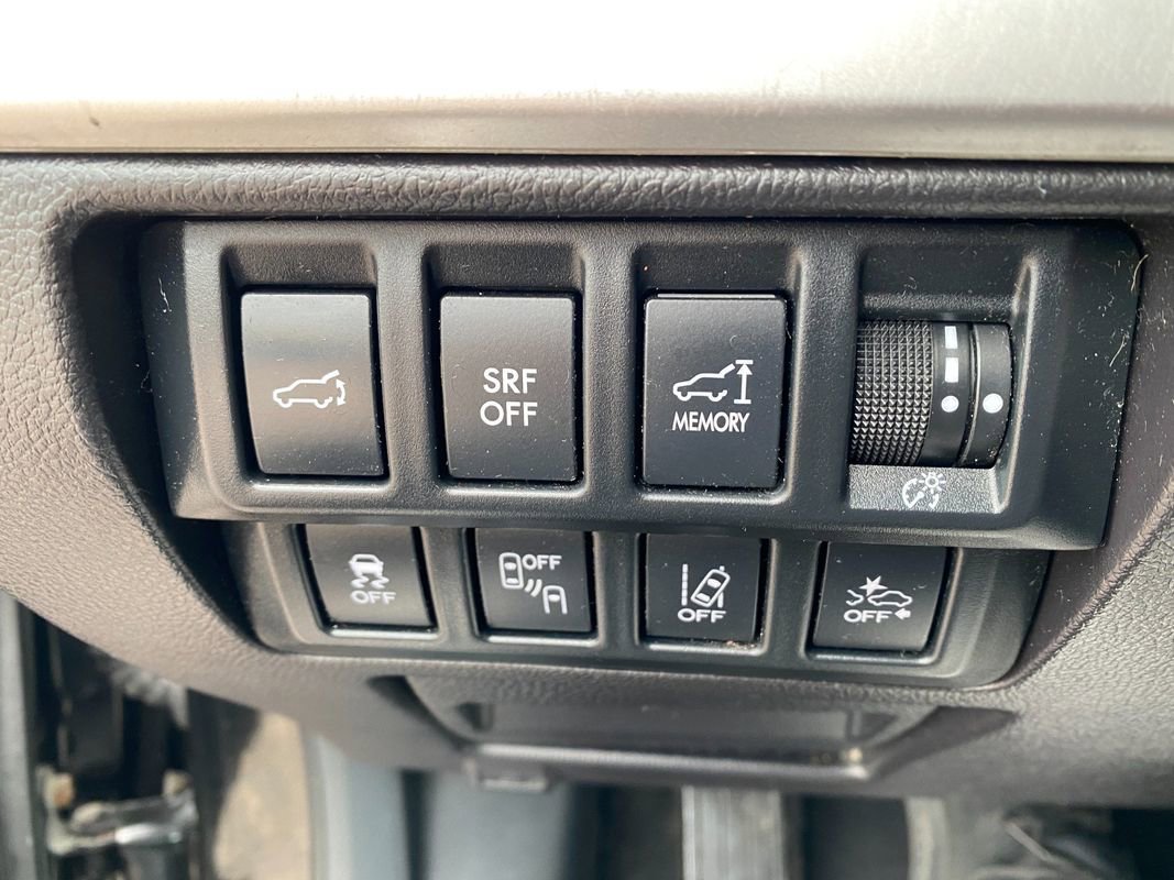 Used 2016 Subaru Outback 3.6R Limited AWD/4WD image 23