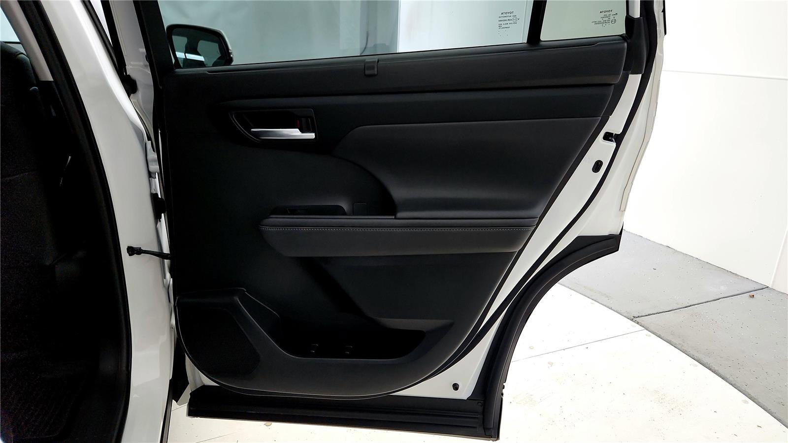 Certified 2020 Toyota Highlander XLE image 19